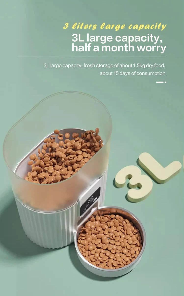 Pet food dispenser with 3L capacity on a green background